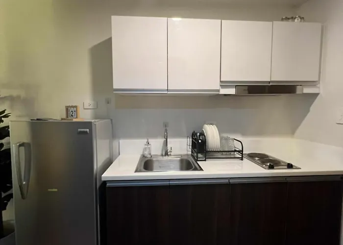 Iris Affordable And Neat Staycation At Air Residences Makati 3*